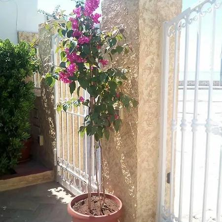Casa Vacanze Sciaraba بيت للعطل *